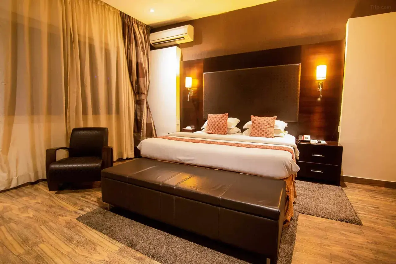 /web/uploads/116/The Regent Luxury Suites/room-photos/Deluxe Suite /regent4.jpg